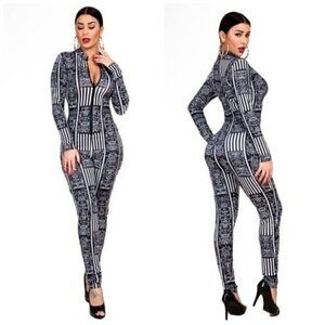 Black Mystical Printed Long Sleeve Tee with O-Neck Design Sized Large